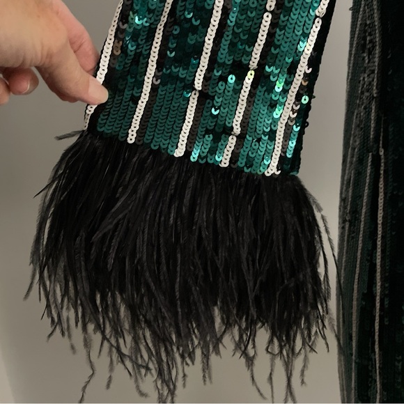 Badgley Mischka Mini Sheath Dress Sequins Feathers Size 4 Green Black White - Picture 5 of 11